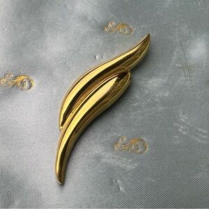 Vintage Napier Gold-Tone Abstract Leaf Brooch